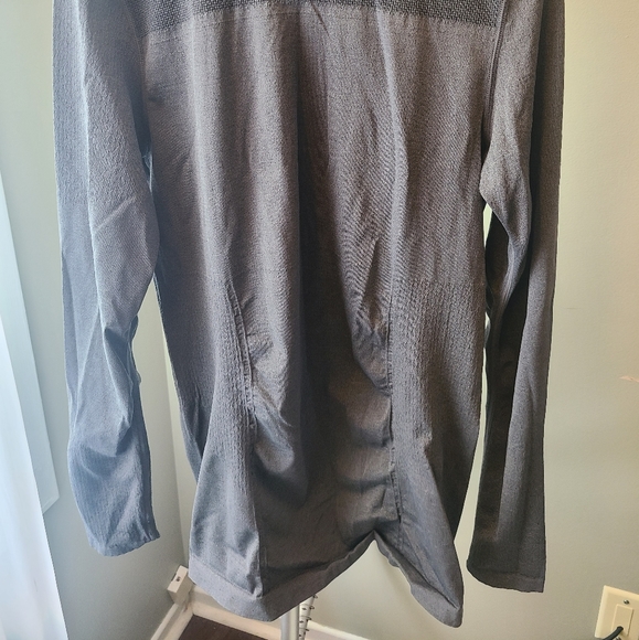 Fabletics long sleeve worklut top - Picture 2 of 2